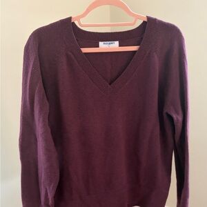 Old Navy Women's V-Neck Sweater in Trendy Burgundy